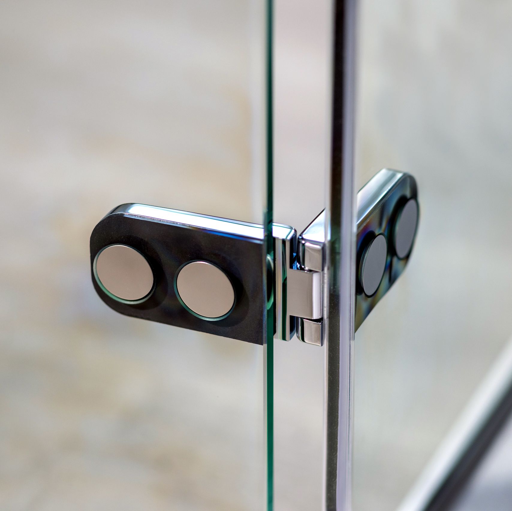 Flush countersunk interior hinges - a flush-to-glass finish making it a joy to clean. Every detail matters.
