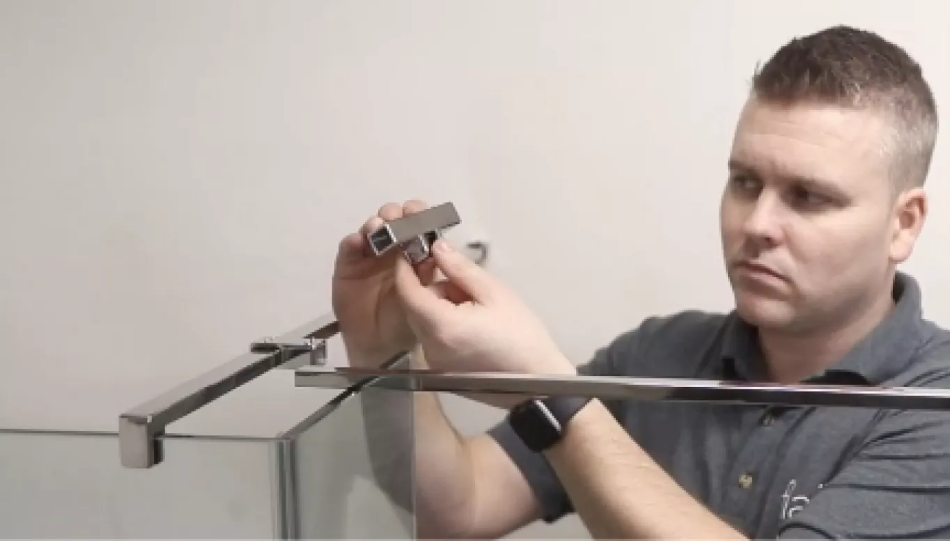 Installers Ayo Glass Joining Bracket Installation G
